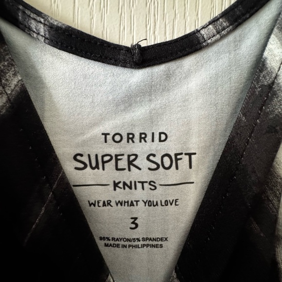 NWT Torrid Black and Gray Tie-Dye Camisole - Picture 7 of 8